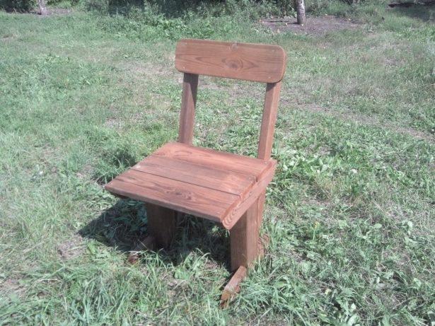 Садовая мебель из дерева: стул из массива